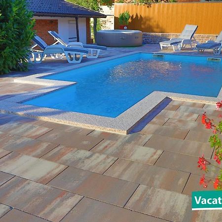 Vacation Home Alan 2 Kulen Vakuf Eksteriør billede