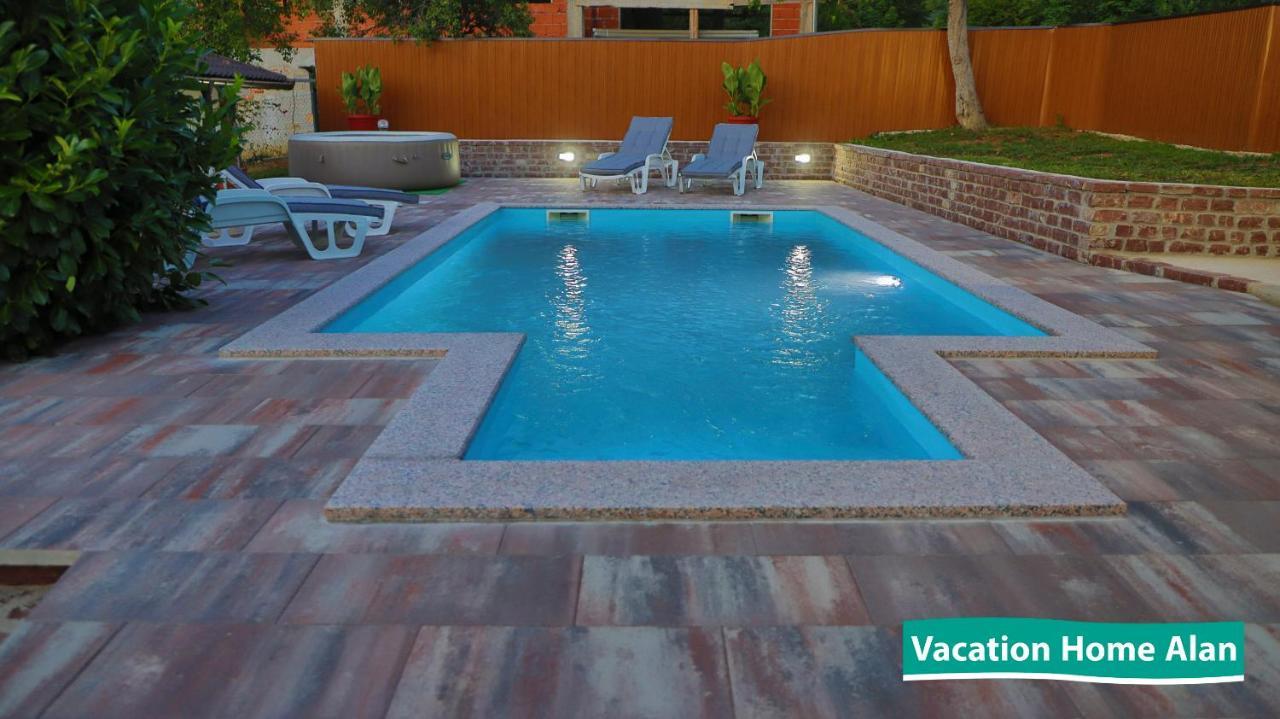 Vacation Home Alan 2 Kulen Vakuf Eksteriør billede