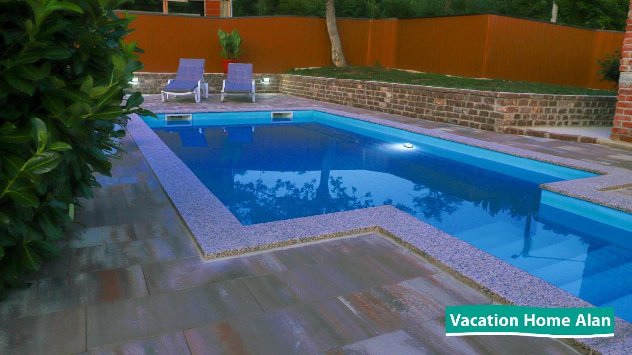 Vacation Home Alan 2 Kulen Vakuf Eksteriør billede