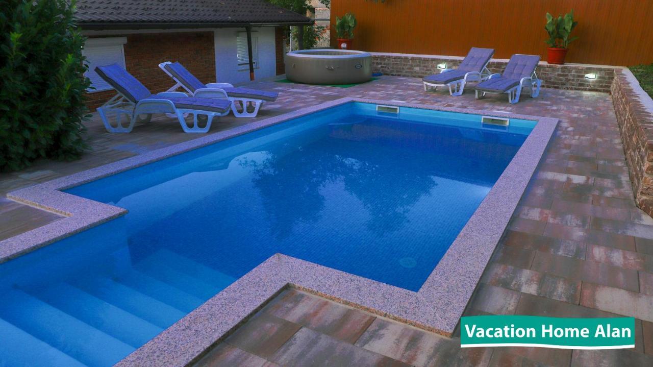 Vacation Home Alan 2 Kulen Vakuf Eksteriør billede