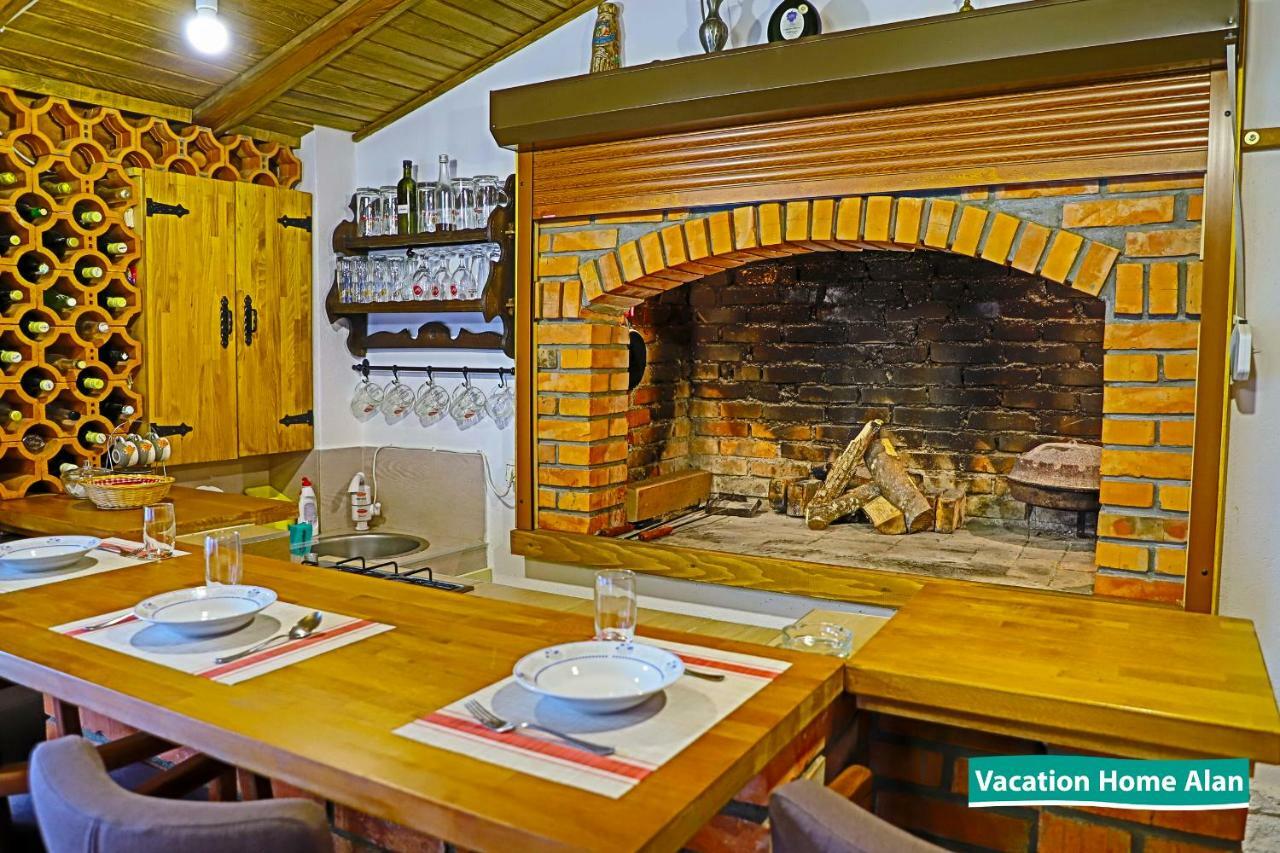 Vacation Home Alan 2 Kulen Vakuf Eksteriør billede