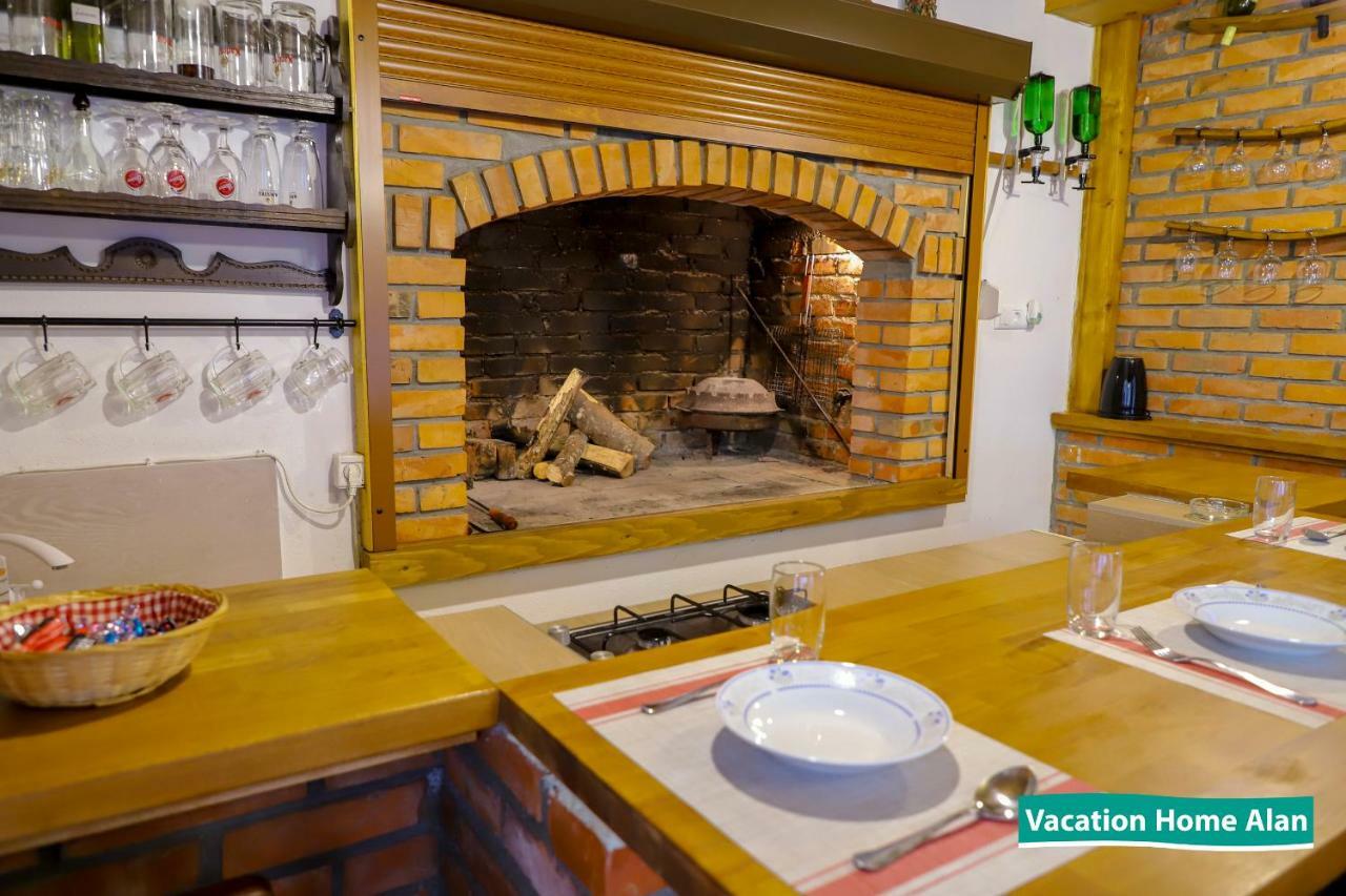 Vacation Home Alan 2 Kulen Vakuf Eksteriør billede
